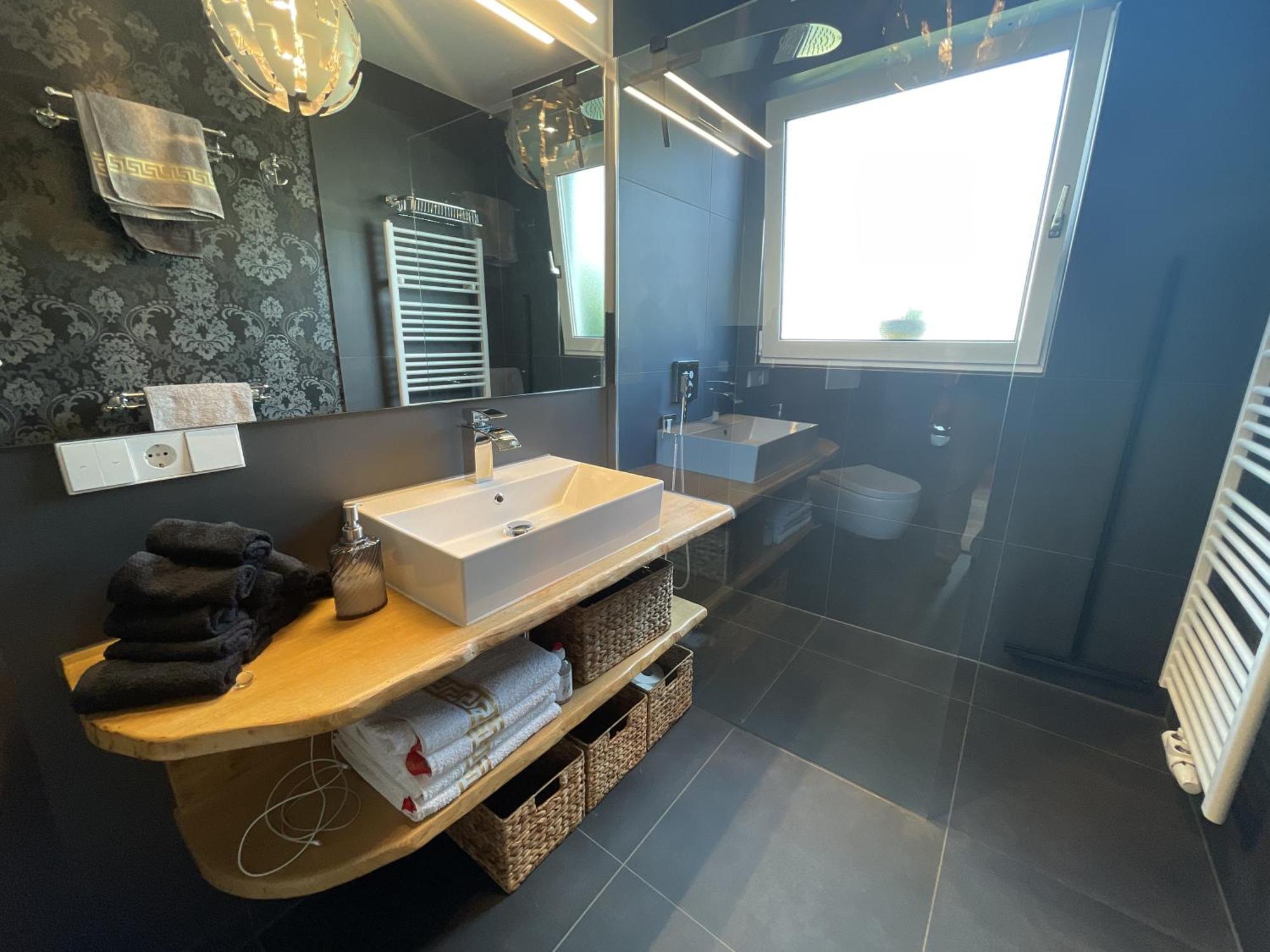Appartement Region Esslingen - Naehe Messe - Flughafen - Stuttgart - Wohnen Und Arbeiten Auf Zeit In 120M2 Wohlfuehlatmosphaere - Ab 3 Uebernachtungen - Geeignet Fuer 4 Pers Incl Kinder - Beistellbett Moeglich - Kinder Und Tiere Willkommen - Garage F Altbach Exteriör bild